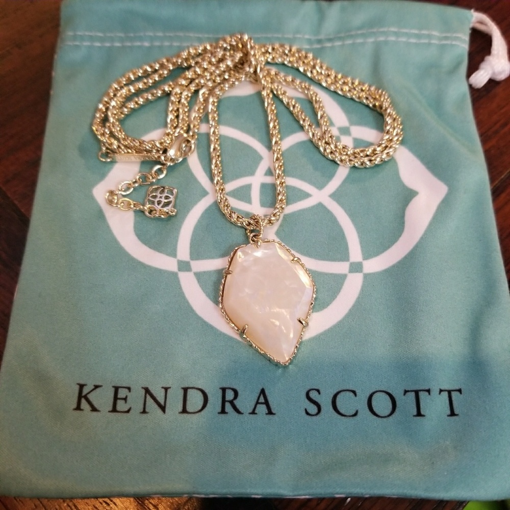 PERFECT Kendra Scott Necklace